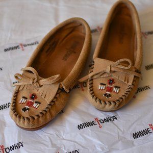 Minnetonka Thunderbird ll "Animikii" Hardsole Leather Beaded Moccasin Size 6